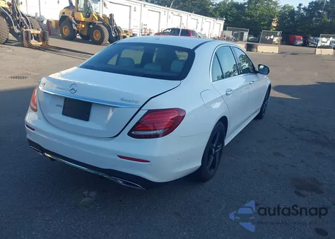2017 Mercedes-Benz E 300 4Matic z USA, uszkodzony, nr VIN WDDZF4KB7HA025467